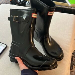 Hunter mid calf rain boots practically factory condition! Size 6 EU 37